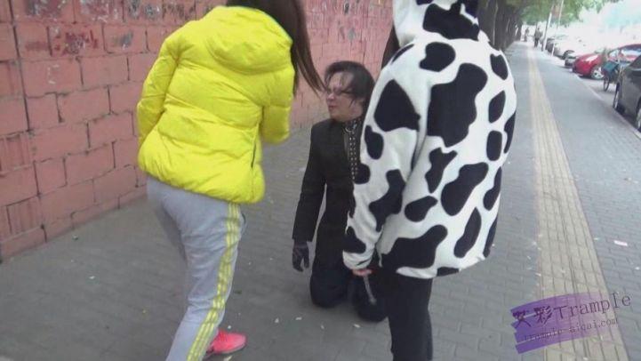 【品丝阁】女主晨练小区遛狗