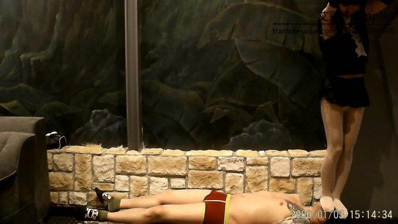 帆布鞋白丝踩踏男M脚深喉