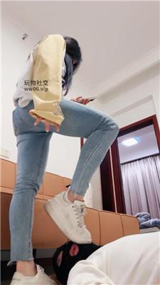 【妮蔻】牛仔裤坐脸-白短袜深喉 JS250210-8