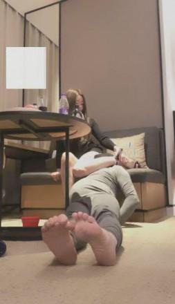 【VIVI】剧情:腿绞羞辱专车司机