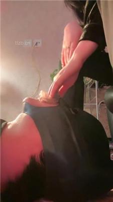 【傲雪】清理脏鞋底/近距离恋足舔