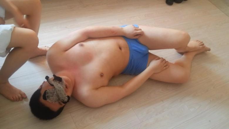 黑冰格斗练习踹肥奴