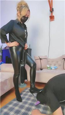 【魔鬼天使】强制闻臭袜-鞭打-高跟长靴踩 JS250322-15