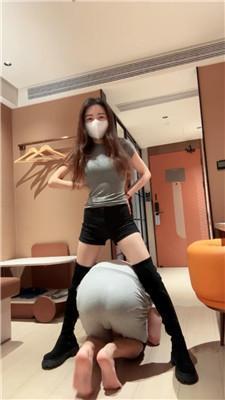 【御妍】落后员工踢裆踩踏惩罚 bf50545