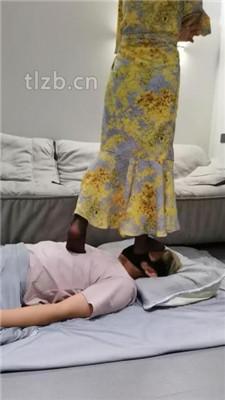 【安安】暴力踩狗头/黑丝高跟全体重踩踏