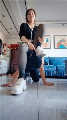 【李老师】小白鞋黑丝全体重踩踏 JS250116-5
