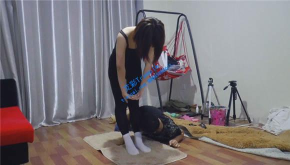 【品丝论足】舔瑜伽教练白棉袜