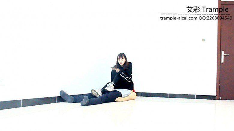 00后天使女主坐脸弄贱狗下体！