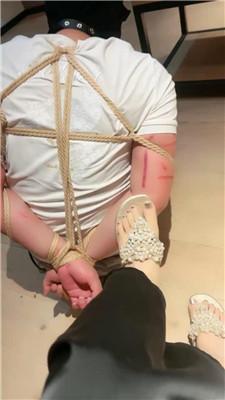 【妈咪菲】女神S-捆绑老师重度鞭打 JS250514-18