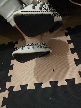 钉子鞋踢档耳光虐乳