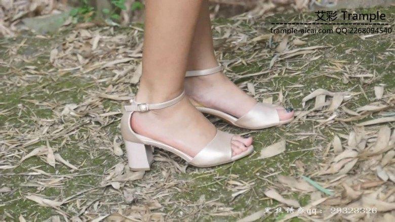 广西某学院大二女生的初次野外调教