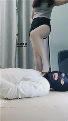 【灵竹】高跟丝袜美腿狂舔 bf52591