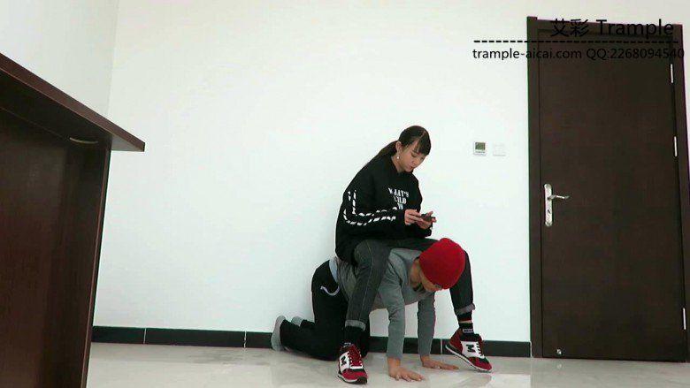 00后天使女主调教贱狗磕头跪拜！