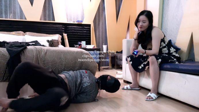 爆打+电击项圈狠虐到真实崩溃沁姐凉拖踩踏鞭打电击 爆打+电击项圈狠虐到真实崩溃沁姐凉拖踩踏鞭打电击