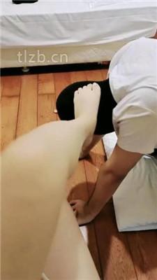 【宝儿】踩踏喂食/黑丝美腿诱惑调