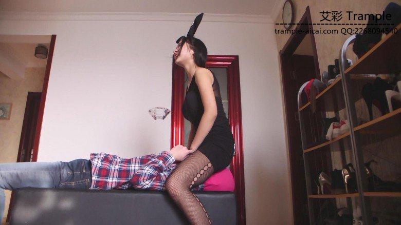 艾丝女王—–黑丝网袜颜骑窒息调教