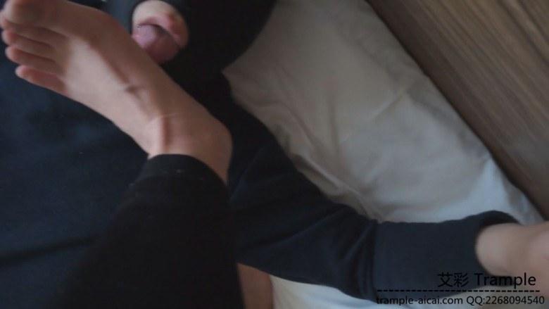 某学院女学生钰钰原味裸足舔