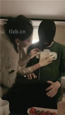 【小月牙】狗链拴丧家之犬-虐乳/藤条抽/闻舔高跟/卫生巾辱