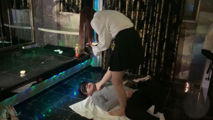 【黑丝诱惑】沐沐黑丝脏长靴喂食重力踢档手撕丝袜 YC-230417