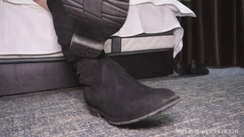 跪舔琪琪的长筒靴脏鞋底