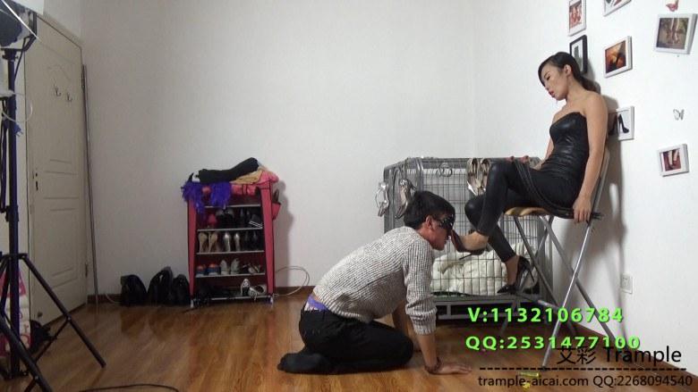 皮衣戏谑小贱狗