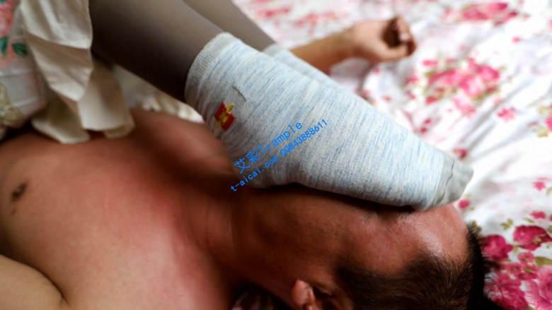 【冰时代奕潇】原味棉袜强迫窒息强行踩踏