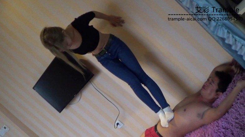 黑冰汗臭运动鞋棉袜崇拜踩踏站脸