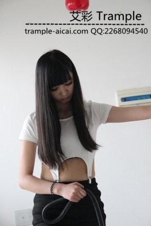 平面模特超级小美女Yui 嫩脚踩踏 踩喉咙遛狗