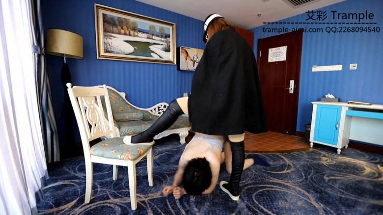 超级女M遭遇巴黎世家Supergirl