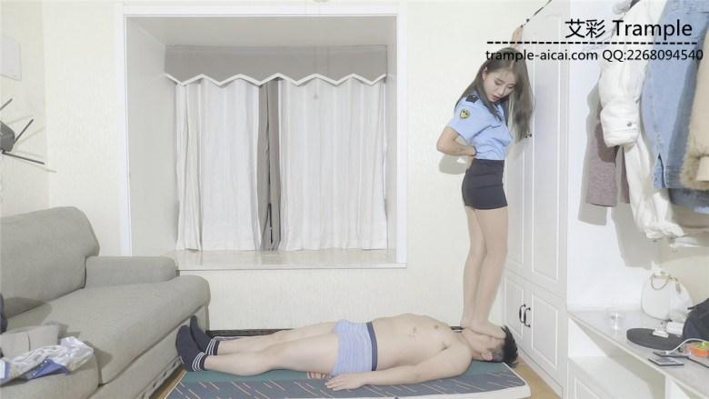 希雨美颜盛世踩跺脸头