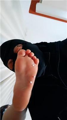 【桃桃樱】桌底视角-舔酸臭玉足 JS250322-7