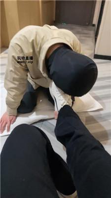 【小凤梨】舔脏鞋-赏赐圣水-藤条抽 JS250331-10