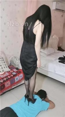 【重庆男神】素人S-鞭打/黑丝高跟虐双奴/骑马转胯/踩踏