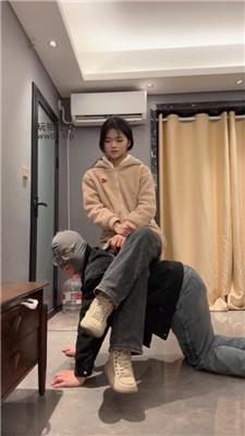 【素人挖掘机】素人S休闲鞋棉袜踩虐 bf50126