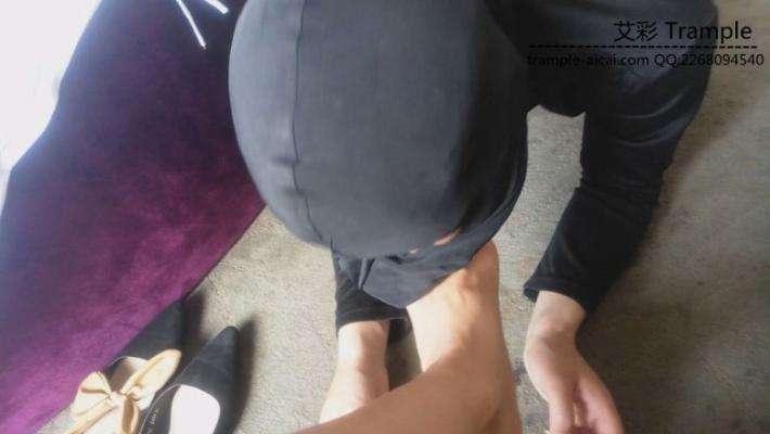 悦悦小主调教黑丝小狗奴