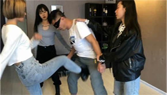 女子更衣室教训色狼