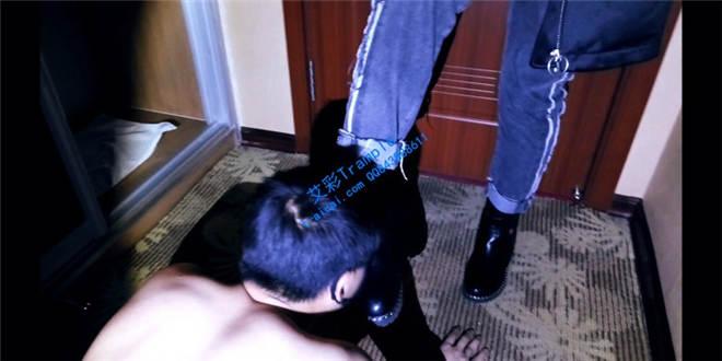 耳光踢裆踩踏暴虐弱小18岁学生狗(4)