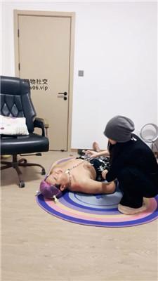 【南月女神】捆绑堵嘴重度鞭打刑奴 bf49625