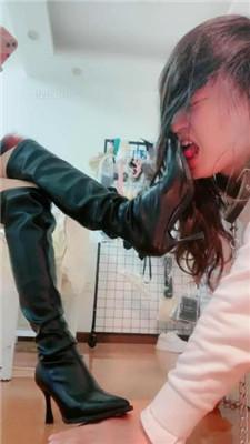 【桃子老师】骑马胯下辱/鞭打/高跟长靴踩/嘴塞袜子罚跪