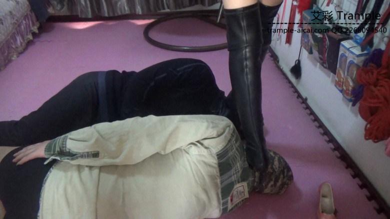 超清傲柔多奴跪拜踩踏调教