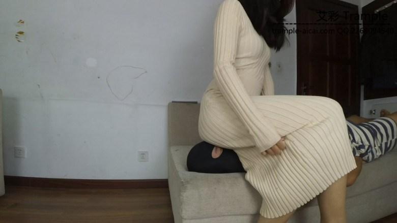 丰满小美女坐脸