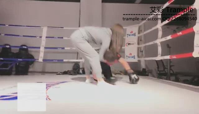 【VIVI】超残忍-把M当沙包练拳击嘞脖窒息