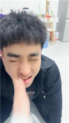 【刘二狗】狗舌舔脏小白鞋白袜 JS250319-17