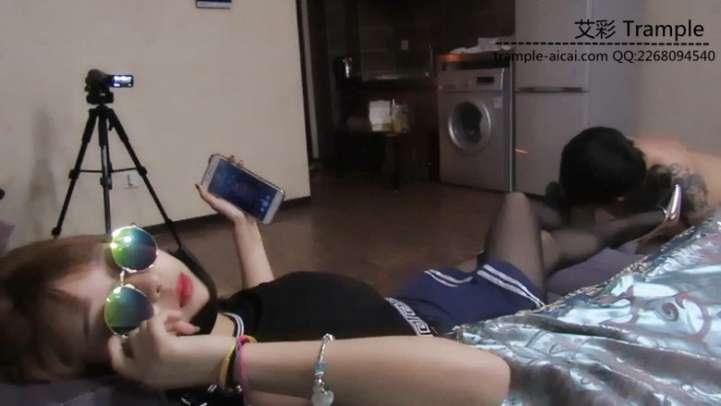 暴力女神捻鸡碎蛋黑丝脚