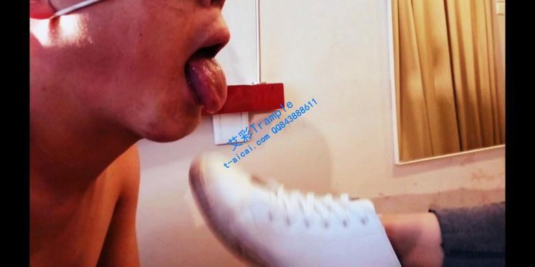 舔泥鞋底 耳光踩踏羞辱高中生(5)