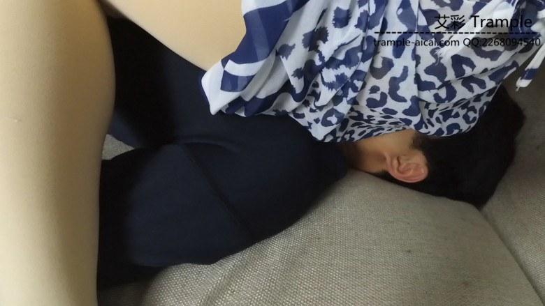 女主长裙坐脸！