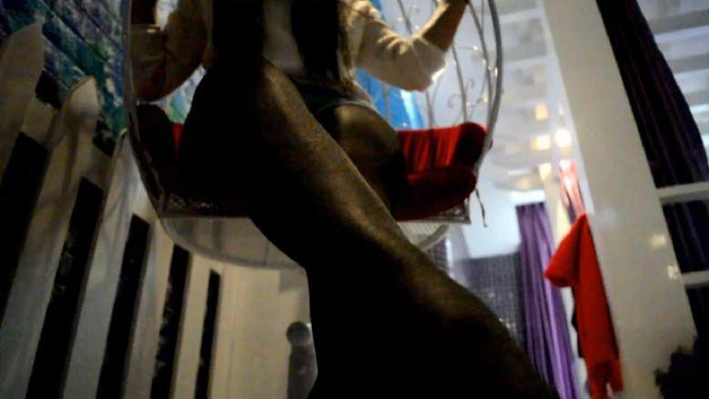 『奴隶岛』—婷婷黑丝POV第一视角舔脚踩踏