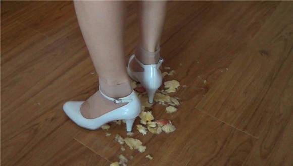 香蕉苹果踩成泥喂狗