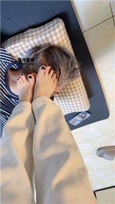 【安安sama】沉浸式恋足狂舔 JS250331-41