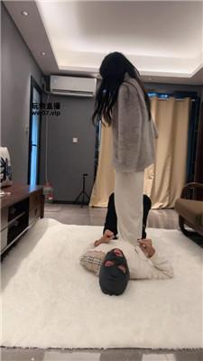 【猴歌】黑棉袜踩踏气味辱 JS250331-18